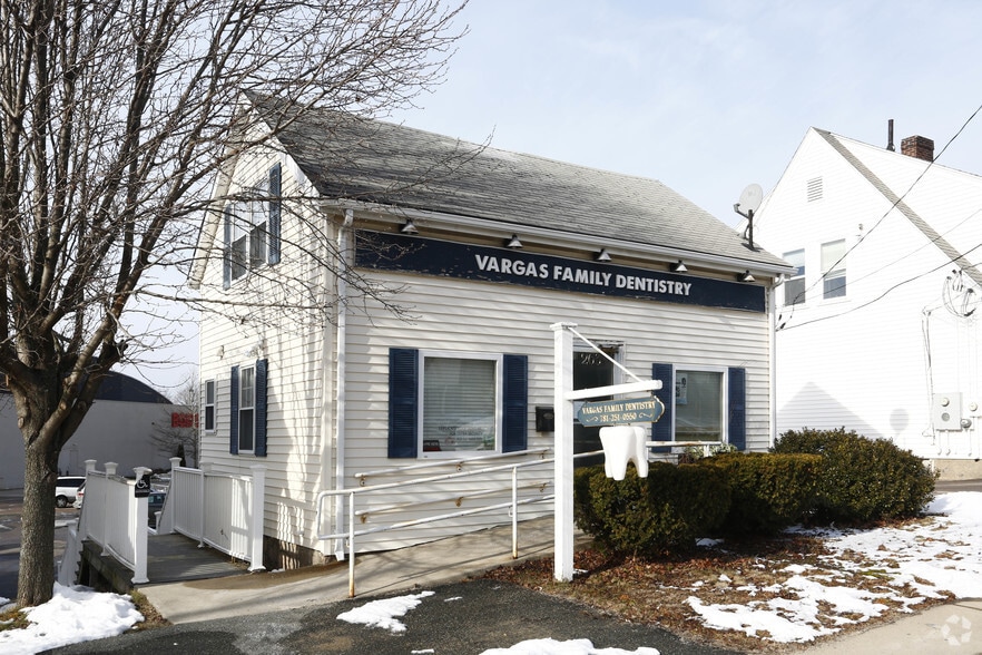 263 Washington St, Dedham, MA for lease - Building Photo - Image 2 of 8