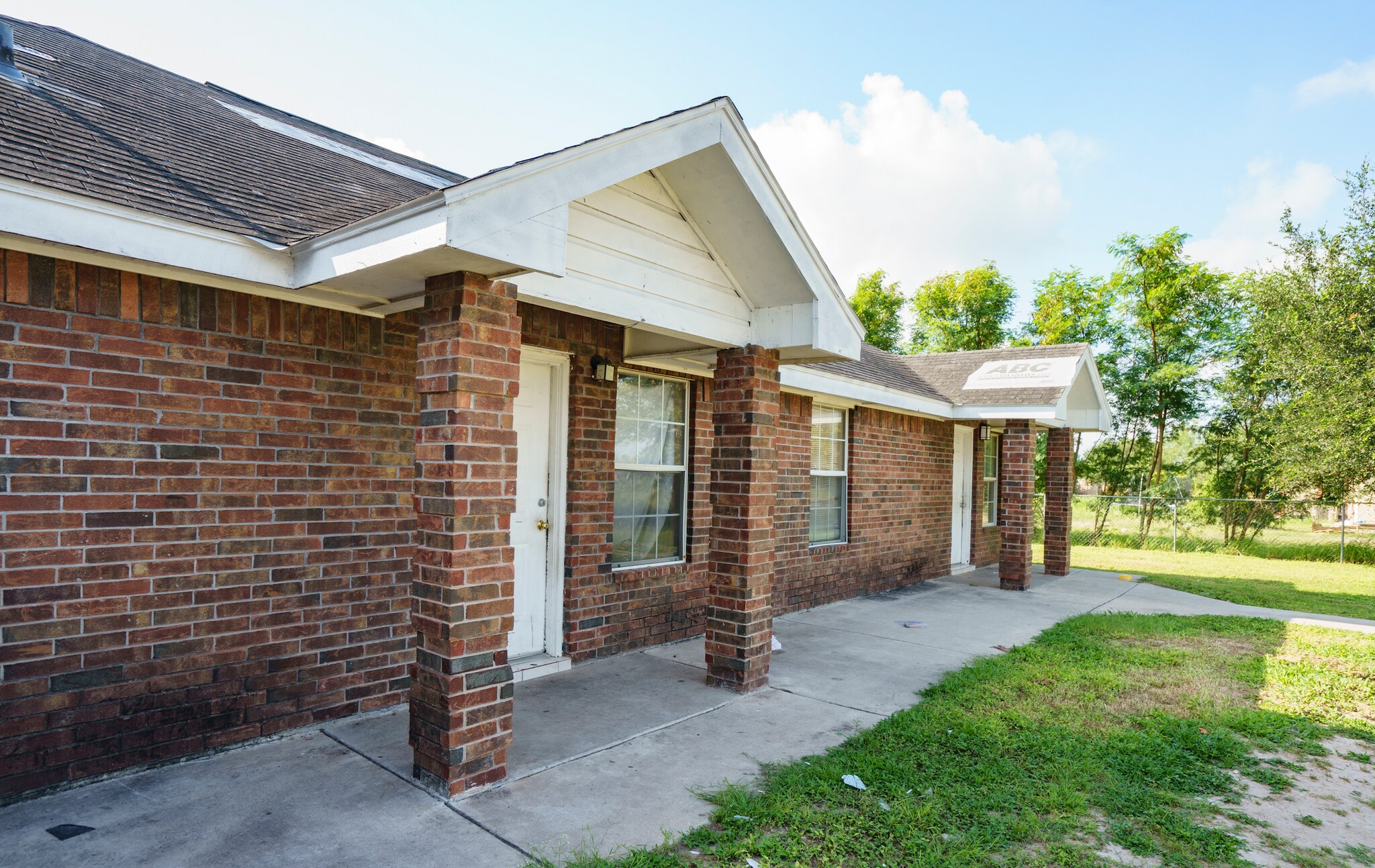 18202 Washington Palm Dr, Penitas, TX 78576