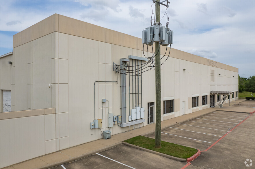 7049 Brookhollow West Dr, Houston, TX for lease - Building Photo - Image 3 of 5