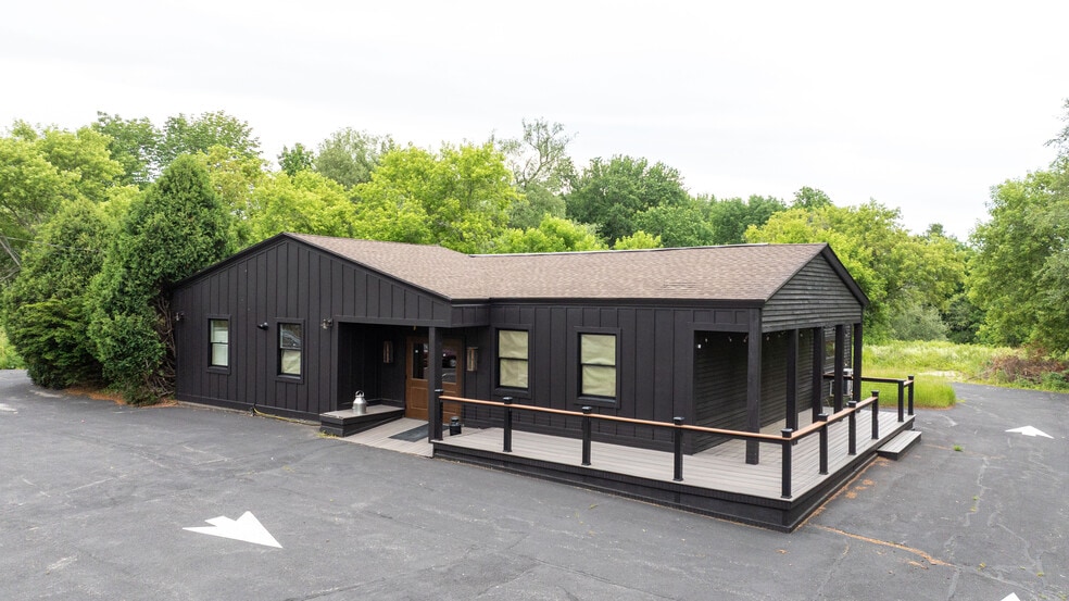 137 Longwoods Rd, Cumberland, ME for lease - Building Photo - Image 1 of 19