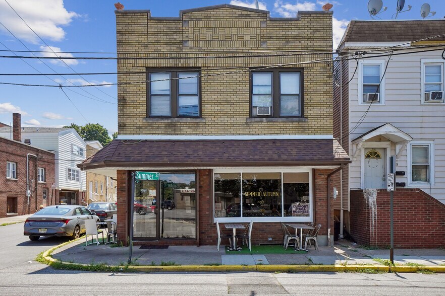 17 Summer St, Lodi, NJ 07644