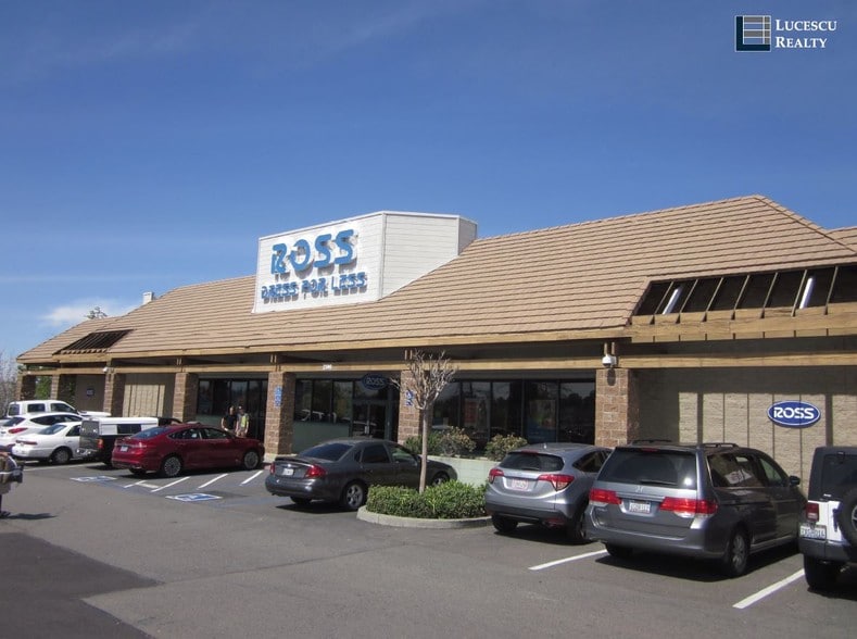 Crossroads Shopping Center portfolio of 3 properties for sale on LoopNet.com - Building Photo - Image 2 of 15