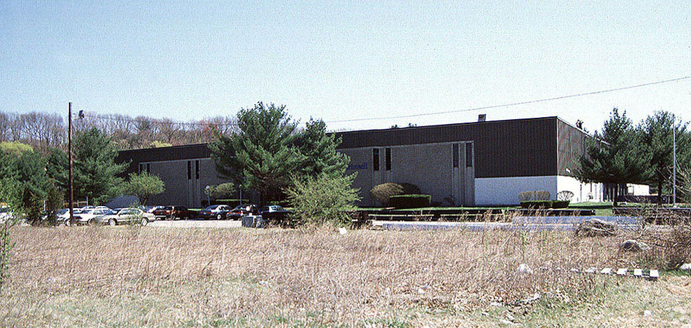 120-122 Shawmut Rd, Canton, MA for lease - Building Photo - Image 1 of 3