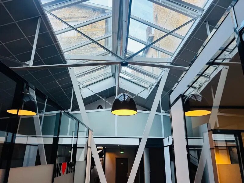 Office in Lyon for sale Interior Photo- Image 1 of 17