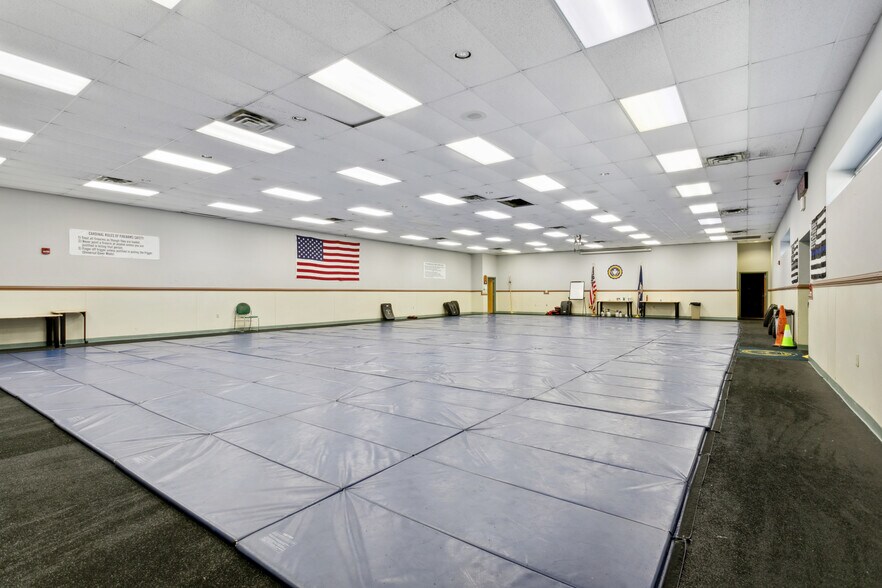 805 City Center Blvd, Newport News, VA for sale - Interior Photo - Image 3 of 4