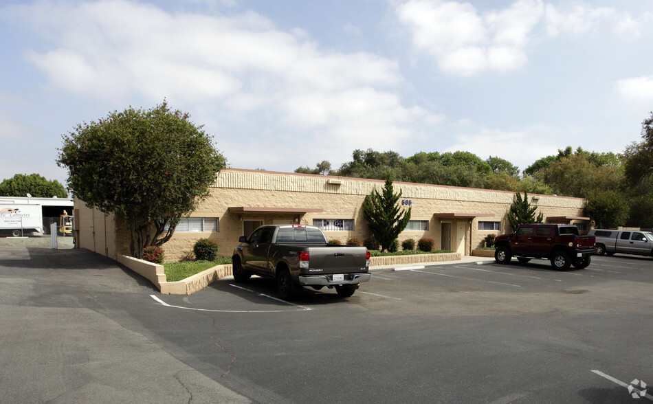 585 N Twin Oaks Valley Rd, San Marcos, CA for lease - Primary Photo - Image 1 of 11