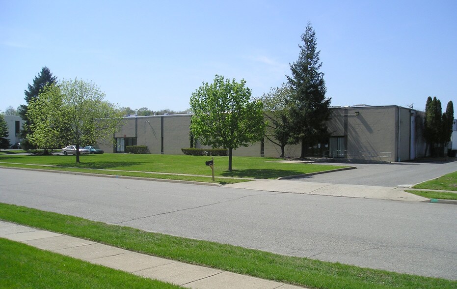 20 Leslie Ct, Whippany, NJ for lease - Building Photo - Image 2 of 4