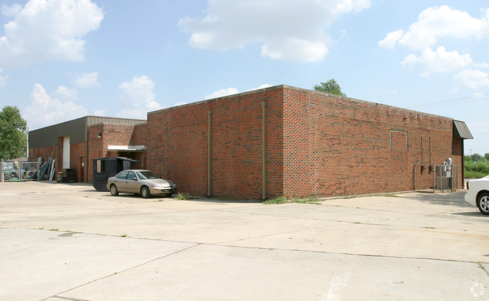 3701 SW 29th St, Oklahoma City, OK for lease - Building Photo - Image 3 of 4