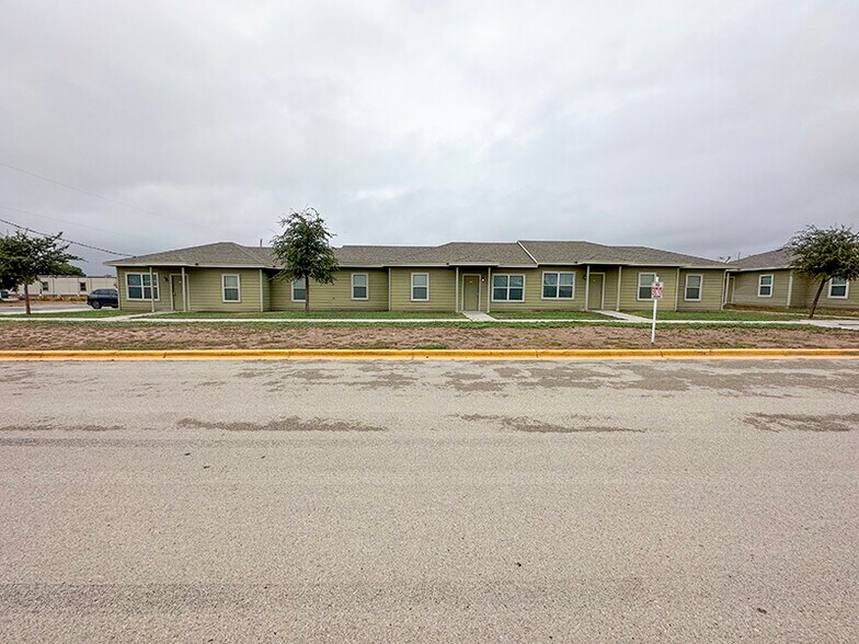1306 E 12th St, Big Lake, TX 76932 Multifamily for Sale