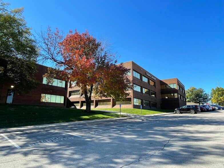 4370 W 109th St, Overland Park, KS for lease - Building Photo - Image 1 of 4