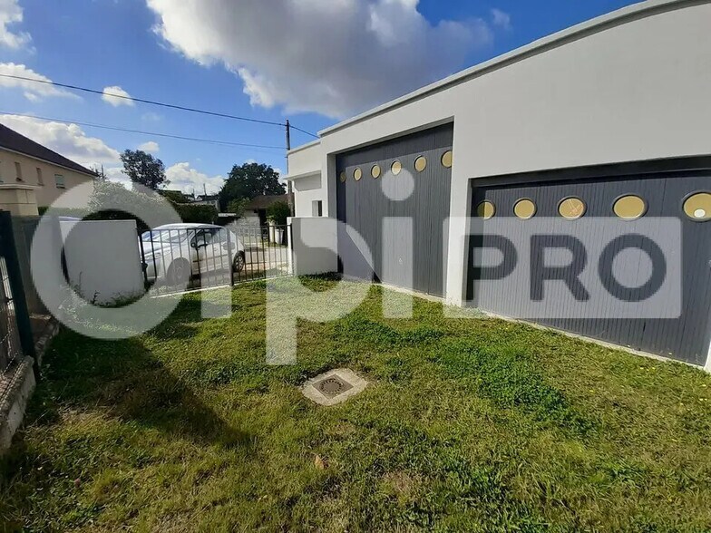 Office in Désertines for lease - Building Photo - Image 3 of 12