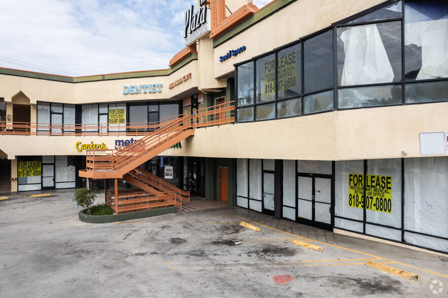 12101-12117 Santa Monica Blvd, Los Angeles, CA for lease - Building Photo - Image 3 of 4