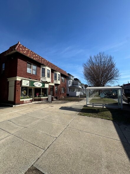 758 Sumner Ave, Springfield, MA for sale - Building Photo - Image 2 of 9