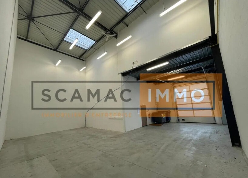 Flex in Collégien for lease - Building Photo - Image 1 of 10