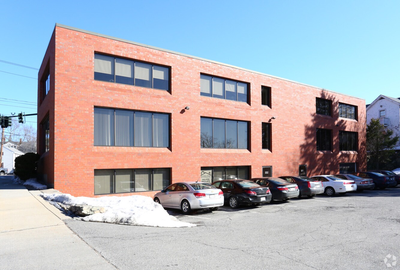 73 Lexington St, West Newton, MA 02465