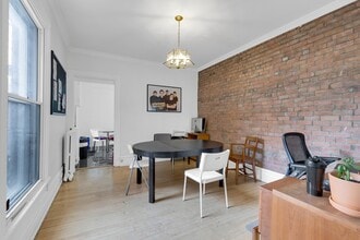342 Rue Sherbrooke E, Montréal, QC for lease Interior Photo- Image 2 of 5
