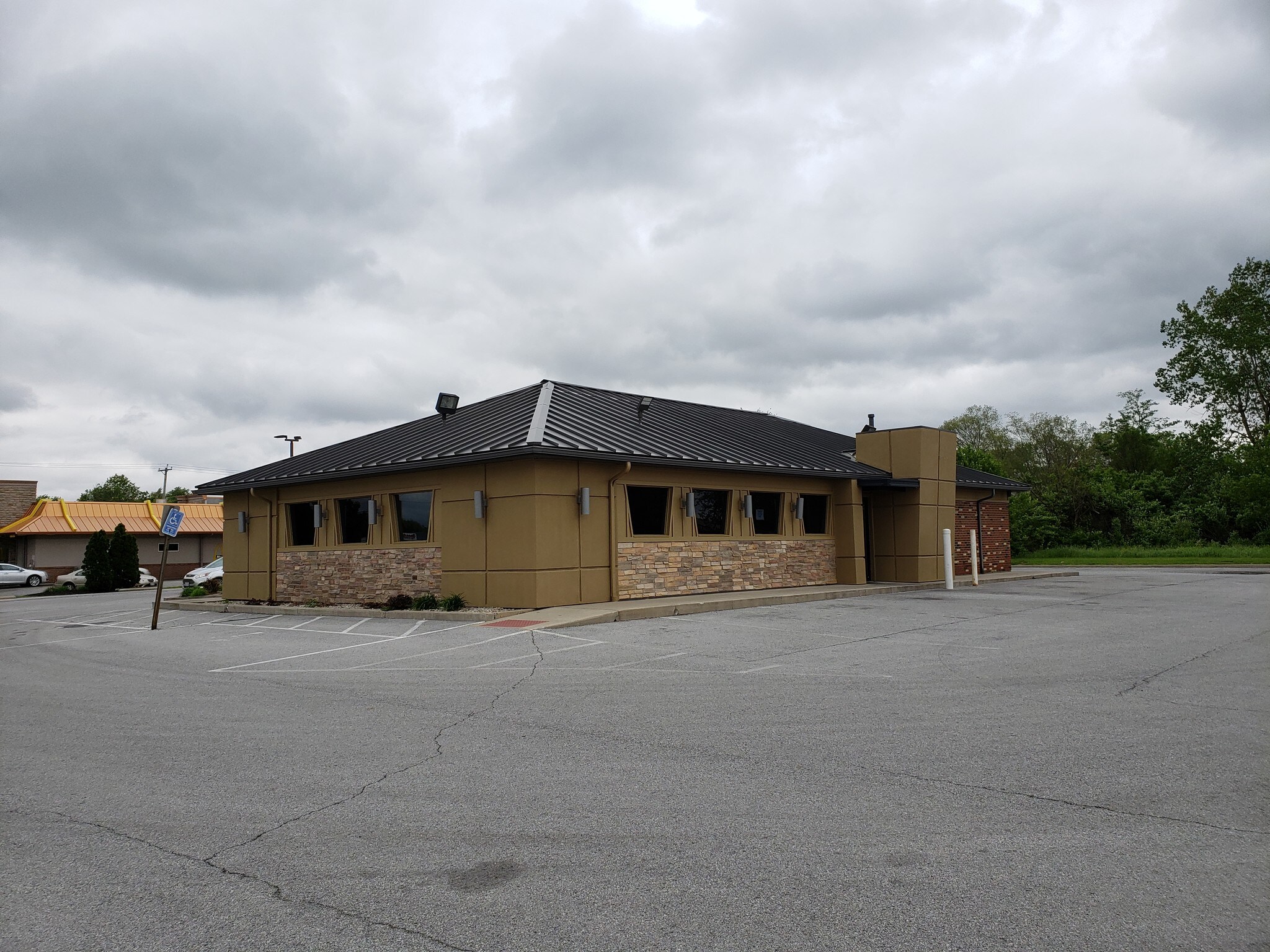 1925 Bellefontaine Rd, Lima, OH for sale Primary Photo- Image 1 of 1