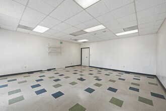 11555 Sorrento Valley Rd, San Diego, CA for lease Interior Photo- Image 1 of 7