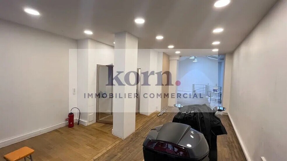 Retail in Paris for lease - Interior Photo - Image 3 of 8