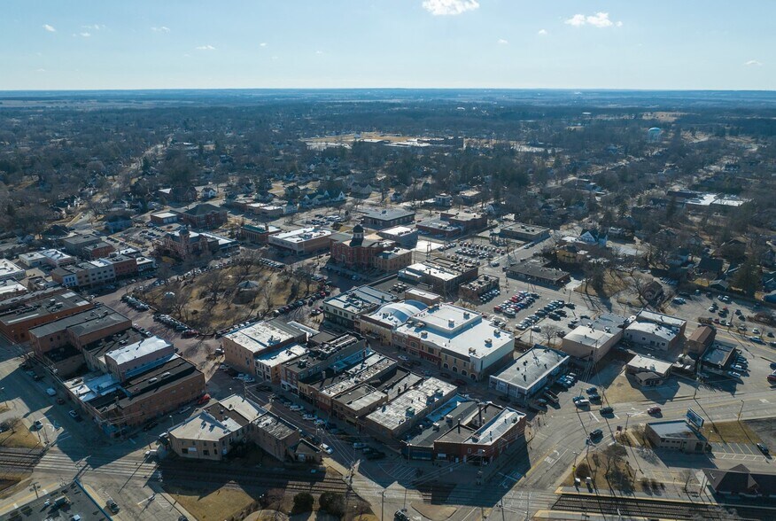 118 Cass St, Woodstock, IL for sale - Building Photo - Image 2 of 5