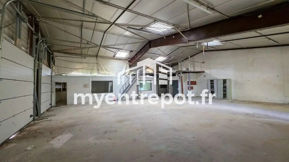 Flex in Marseille for lease - Building Photo - Image 2 of 7