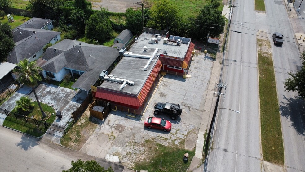 703 S 75th St, Houston, TX for sale - Building Photo - Image 2 of 14