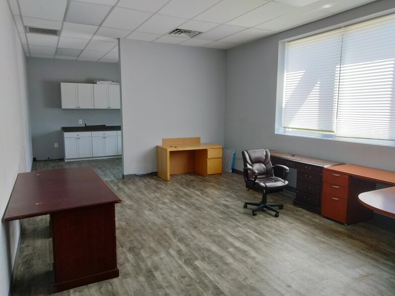 1605-1607 Ben Franklin Hwy E, Douglassville, PA for lease - Interior Photo - Image 3 of 6