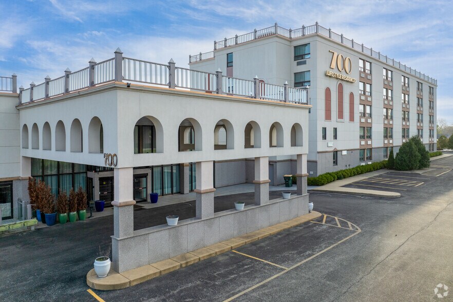 700 Sheridan Rd, Highwood, IL for sale - Primary Photo - Image 1 of 1