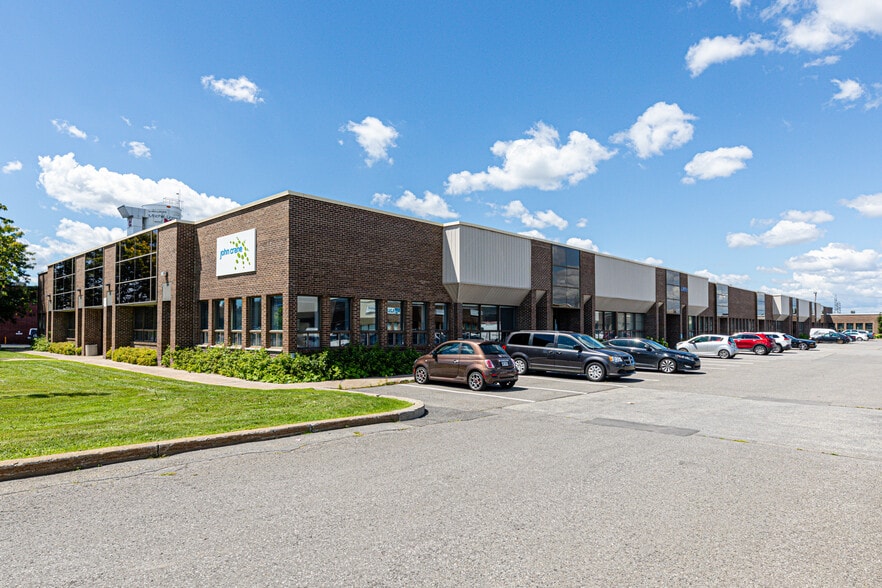 3465-3545 Boul Thimens, Montréal, QC for lease - Building Photo - Image 2 of 10