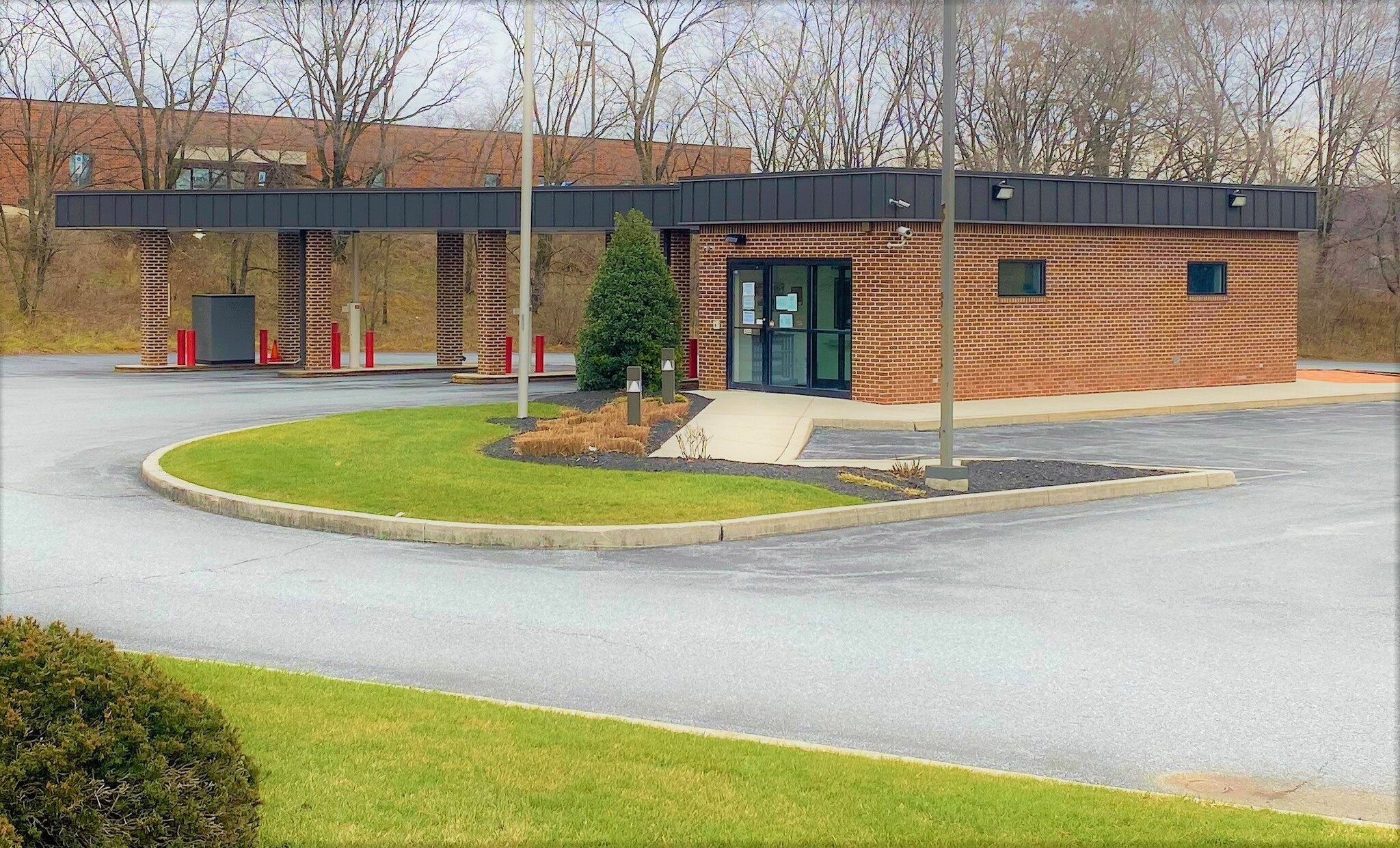 339 E Park Dr, Harrisburg, PA for lease Building Photo- Image 1 of 6