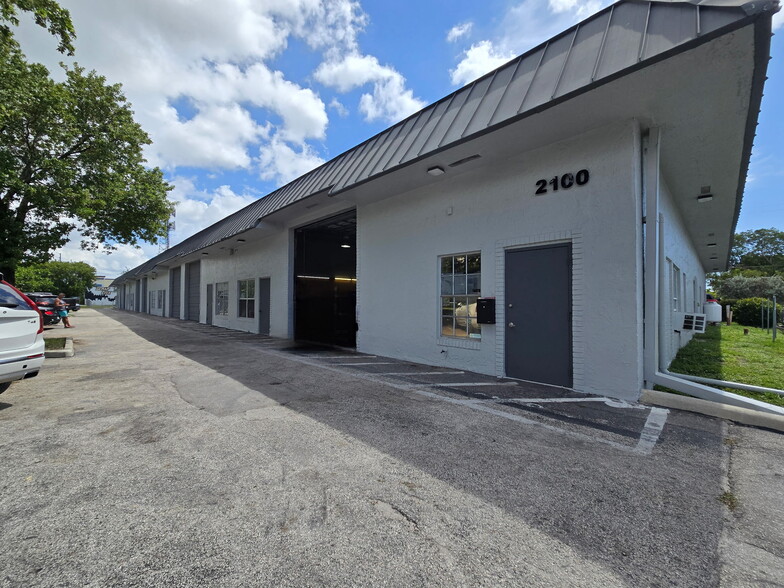 2100 N Powerline Rd, Pompano Beach, FL for lease - Building Photo - Image 2 of 9