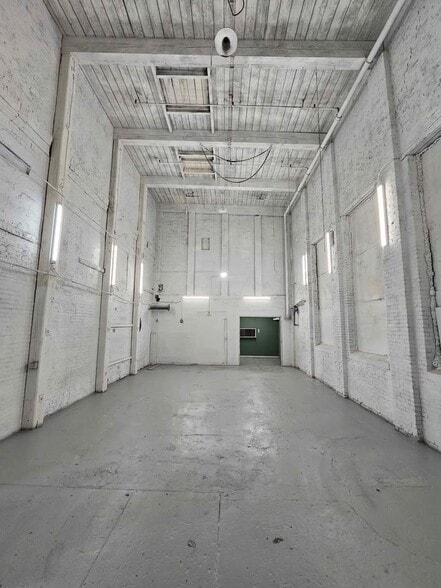 100 Business Center - Warehouse