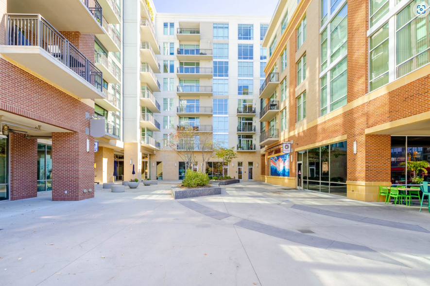140 W Franklin St, Chapel Hill, NC for lease - Building Photo - Image 3 of 9