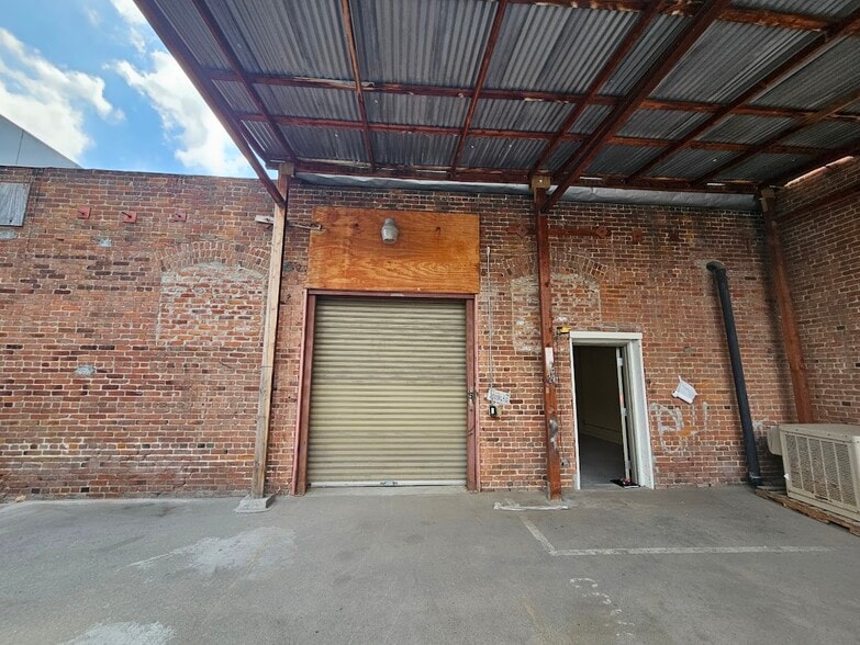 1200 E 28th St, Los Angeles, CA for lease - Building Photo - Image 2 of 11