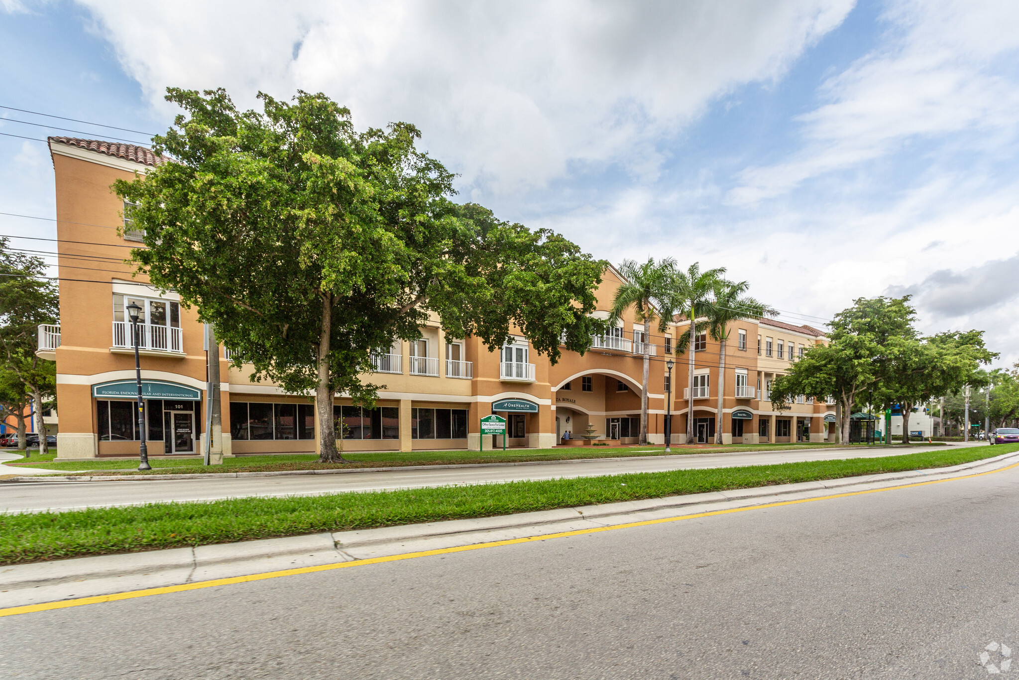 15600 NW 67th Ave, Miami Lakes, FL for lease Primary Photo- Image 1 of 9