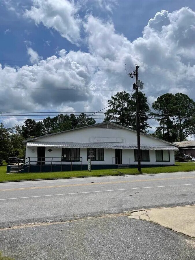 968 Main St, Mc Rae Helena, GA 31055