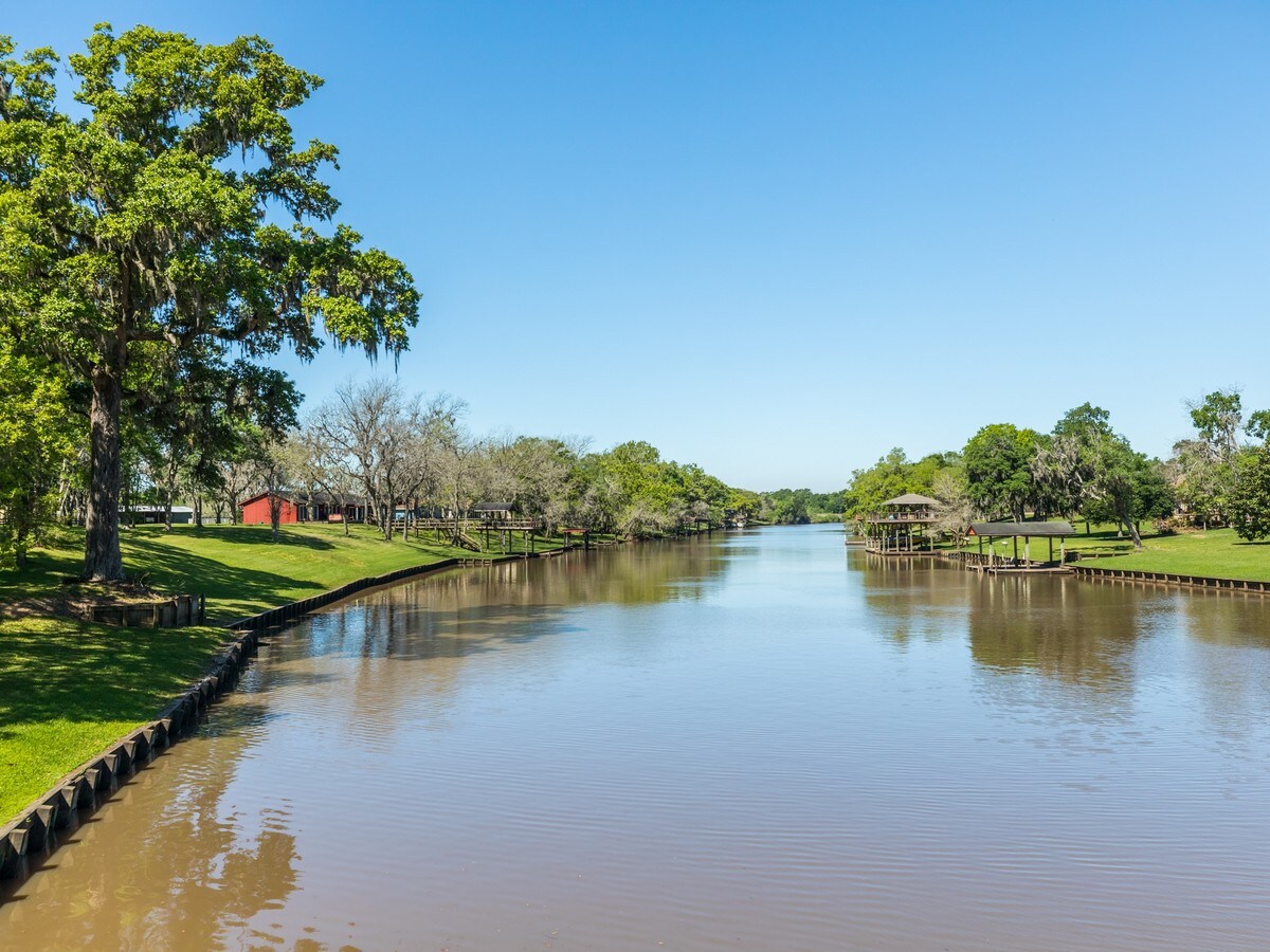 5589 County Road 334, Sweeny, TX 77480