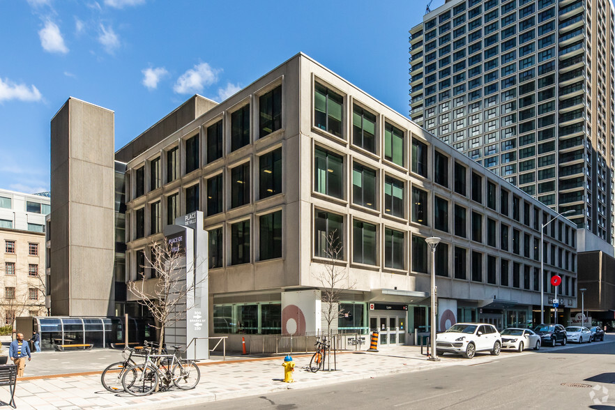 300 Sparks St, Ottawa, ON for lease - Building Photo - Image 1 of 7