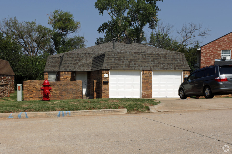 1000 Jefferson St, Edmond, OK for sale - Primary Photo - Image 1 of 2