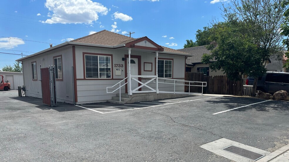 1733 Hymer Ave, Sparks, NV 89431