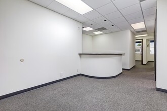 250 N Robertson Blvd, Beverly Hills, CA for lease Interior Photo- Image 2 of 7