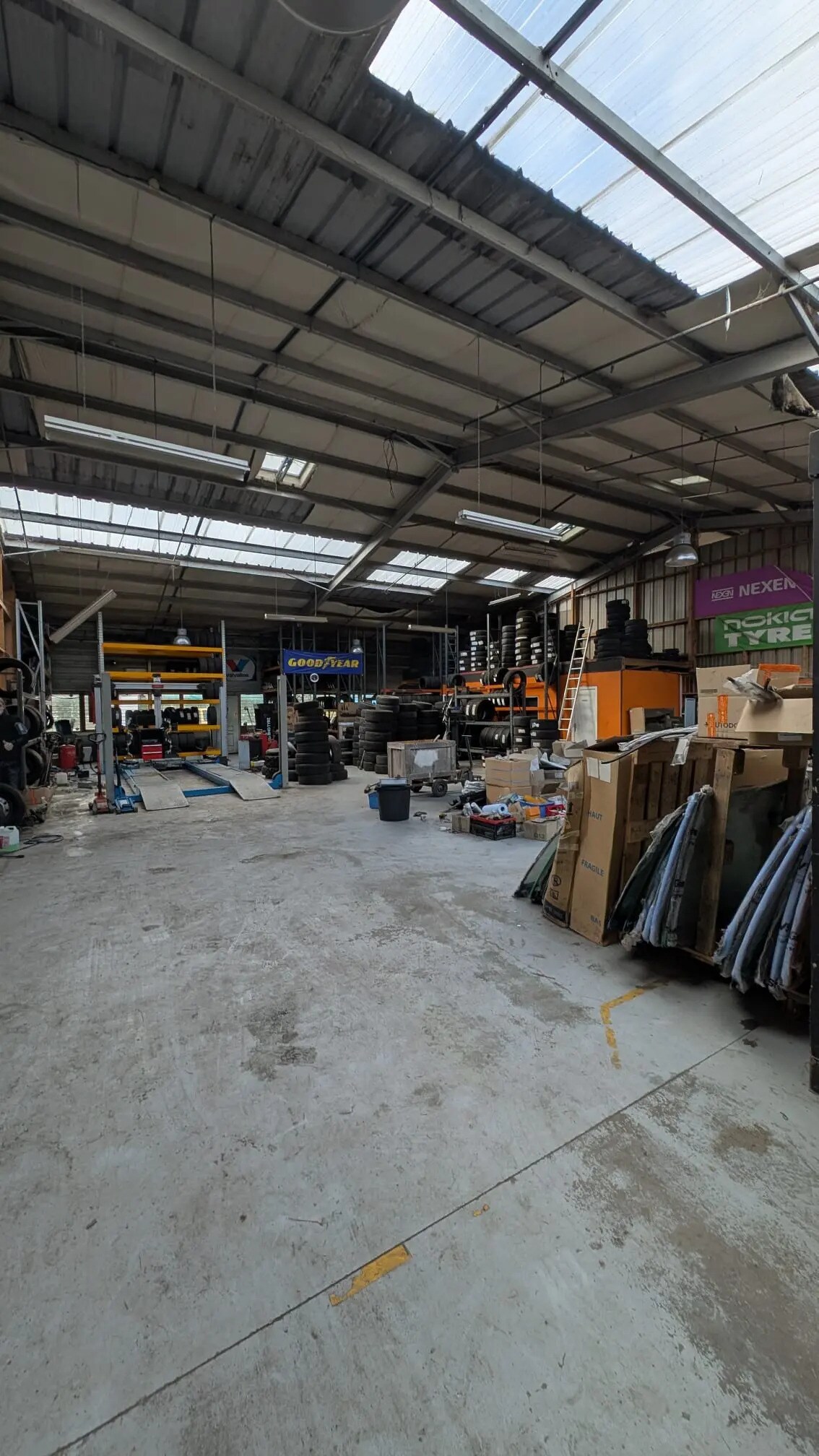 Industrial in Honfleur for lease Interior Photo- Image 1 of 2