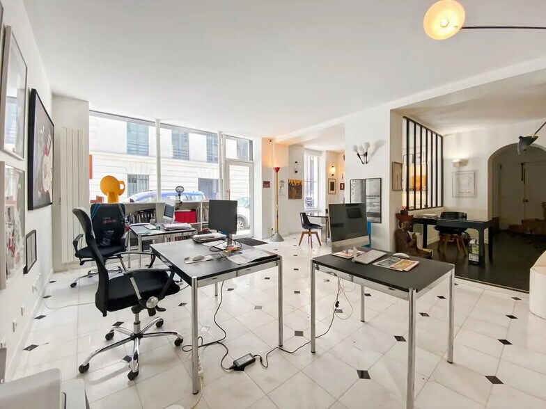 Office in Paris for lease - Building Photo - Image 1 of 8