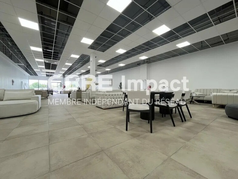 Retail in Reims for lease - Interior Photo - Image 3 of 3