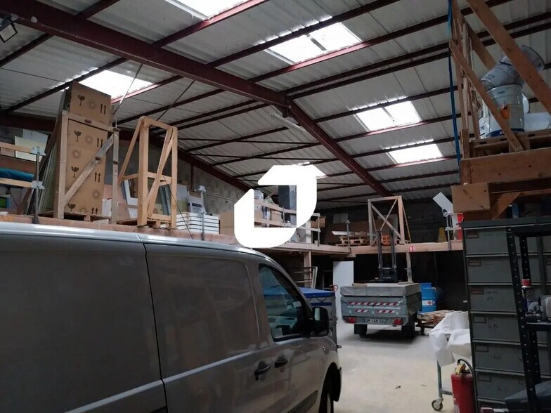 Flex in Carquefou for lease - Interior Photo - Image 3 of 14