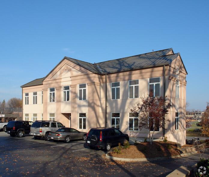 249 Williamson Rd, Mooresville, NC for lease - Building Photo - Image 1 of 70