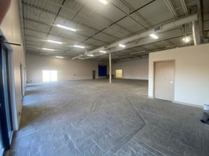 1700 Kiefer Dr, Zion, IL for lease Interior Photo- Image 2 of 4