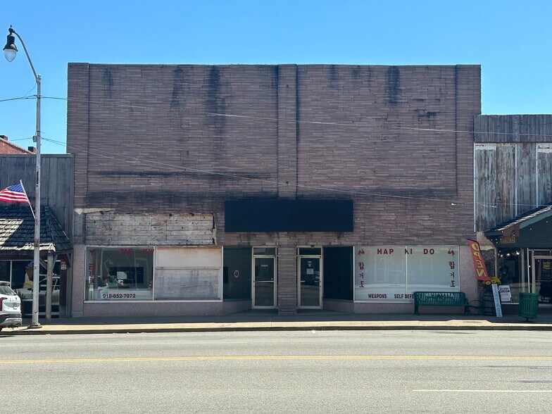 409 W Main St, Henryetta, OK for sale - Primary Photo - Image 1 of 1