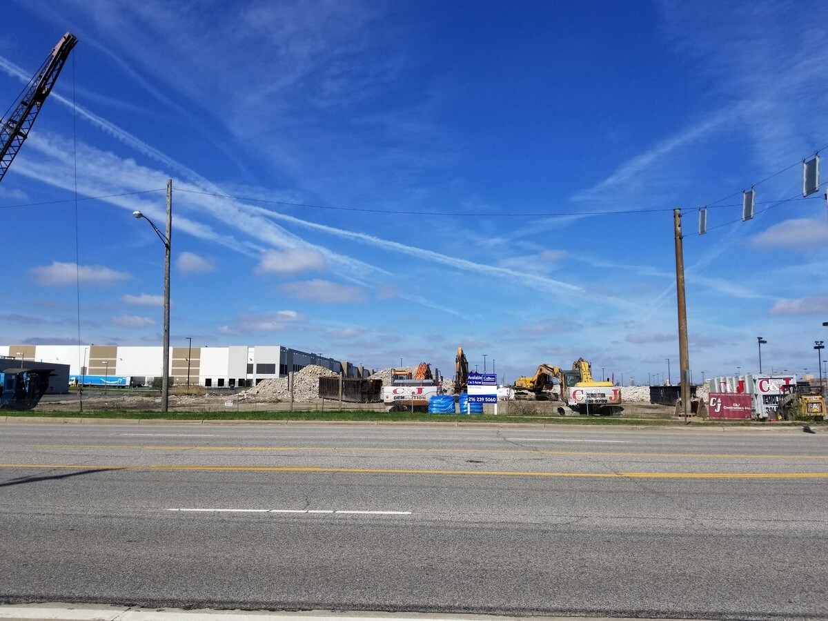 Northfield Rd & Emery Rd, North Randall, OH 44128