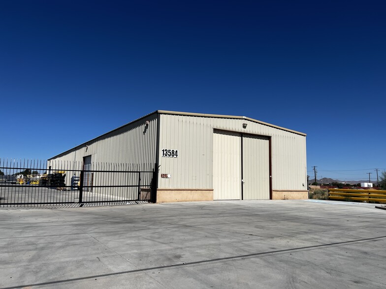 13586 Central Rd, Apple Valley, CA for lease - Building Photo - Image 1 of 19